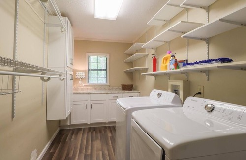 Moss Point House | Quite home on the river