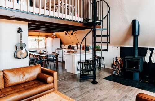 Spring Valley Cabin | Rainbow Trail/A-frame