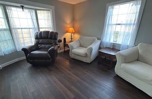 Pittsburg House | Ranch House. 3-bedroom house in beautiful Pittsburg, peaceful country setting