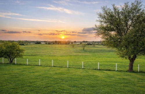Kemp House | Ranch House Estate on 20 acres w/2 fishing Ponds 45 min from Dallas