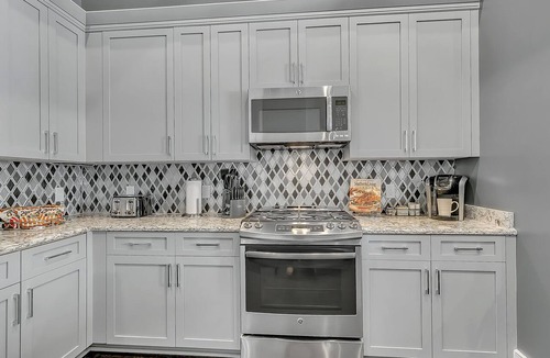 Central Business District Apartment | 📸 RARE! Experience NOLA NOT Found in a HOTEL! 2 Personal Balconies| 3 Beds+Queen Sleeper Sofa📸