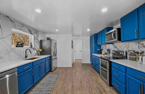 Little Elm House | Rare Modern Beachfront Lake House on Lewisville Lake with Hot Tub, Deck & BEACH