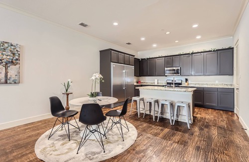 Oak Lawn House | Rawlins 405 Home: 3 Bedroom Retreat Near Dallas TX
