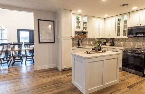 Fredericksburg House | Raymond Ranch -Main & Guest-Sleeps 20 - Fredericksburg Texas Finest