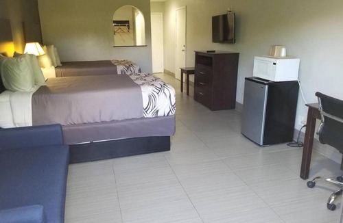 North Shore Hotel | Recharge in a Welcoming Room While Exploring Downtown Houston & Nearby Sights