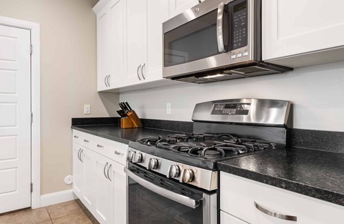 Sienna Hills House | Red Cliffs Getaway: EV Charger, Community Pool + Hot Tub