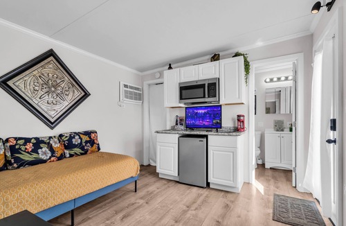 Thackerville Cabin | Red Door Guest House 2 Min to WinStar Golf Stay Workspace