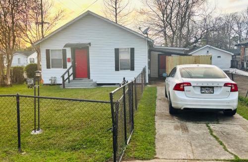 Alexandria House | Red Door Lodge of Alexandria 2-Bedrooms 1-Bath