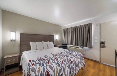 Arena District Hotel | Red Roof Inn San Antonio E – Frost Bank Center