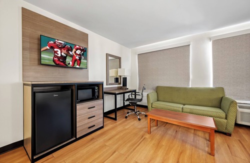 Houma Hotel | Red Roof Inn & Suites Houma