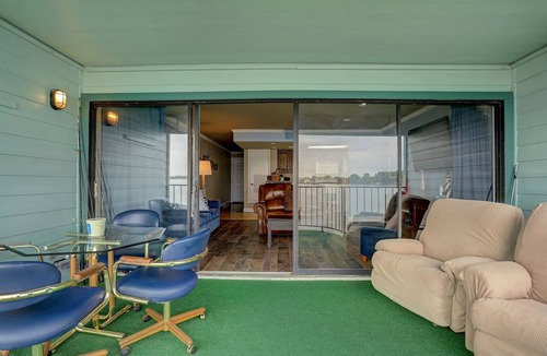 Seven Coves Condo | Reel in Romance ~ Lake Conroe ~ Fish off your balcony.