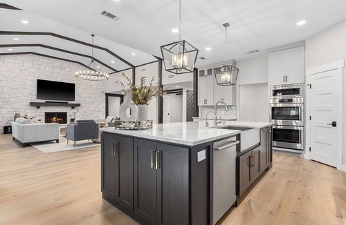Brushy Creek House | Refined 7 acre park-like estate on Brushy Creek
