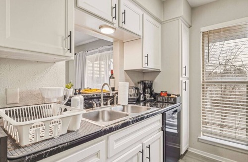 Far North Dallas Apartment | Refined Dallas 1BR|Pool+Gym|Galleria|20 Min to DT
