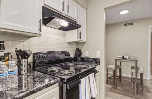 Far North Dallas Apartment | Refined Dallas 1BR|Pool+Gym|Galleria|20 Min to DT