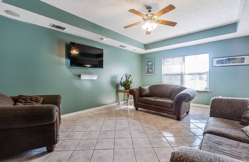 Algiers House | Relax at Behrman Place