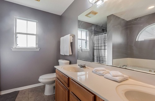 Algiers House | Relax at Behrman Place
