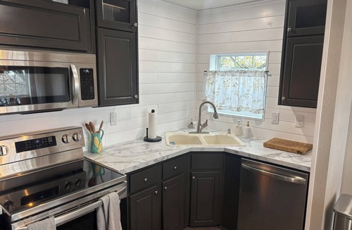 Bowie House | Relax at Cap's Cabin on Amon G Carter lake. 3/2 home w/hot tub, and boat dock