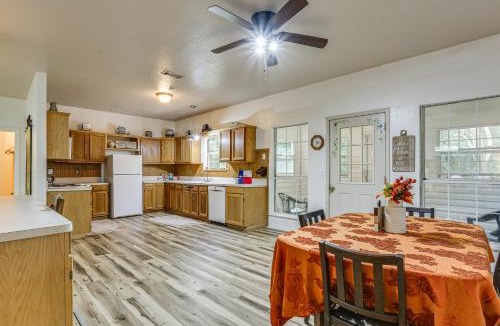 Hillister House | Relax By the Lake: Quiet East Texas Retreat