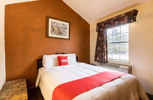 Decatur Hotel | Relax in a Clean Budget Room Close to Local Shops & Restaurants in Decatur