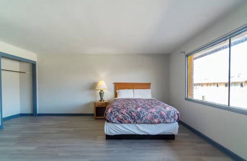 Clute Hotel | Relax in a Homey Room Near Local Attractions, Brazosport Museum Nearby - 2 Rooms