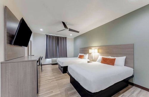 Eastside Promise Neighborhood Hotel | Relax in a Pet-Friendly Room w/Convenient Amenities – Prime Location in DT