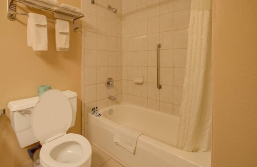 Duncanville Hotel | Relax in Comfort at Affordable Duncanville Rooms w/2 Queen Beds & Private Bath