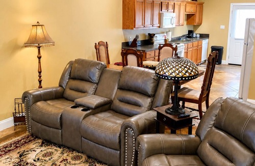 Ponchatoula House | Relax in our beautiful New Orleans themed townhome