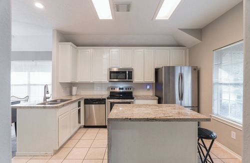 Alden Bridge House | Relax in this amazing house in the Woodlands, village of Alden Bridge.