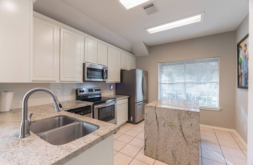 Alden Bridge House | Relax in this amazing house in the Woodlands, village of Alden Bridge.