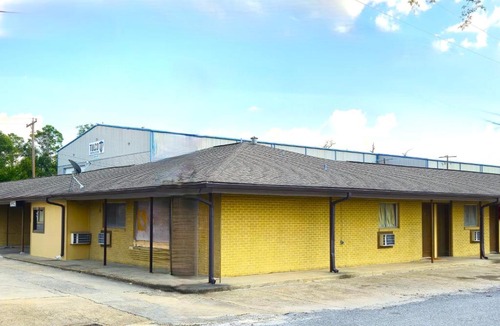 Sulphur Hotel | Relax Inn by OYO Sulphur Hwy 90