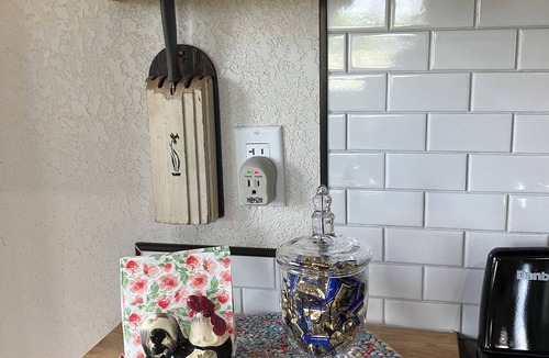 Palo Pinto County Cottage | Relax with a view! Clean, cozy stay near MW & PK Lake