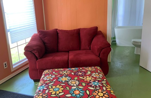 Shelbyville Cottage | Relax with the whole family at this peaceful place to stay in the country