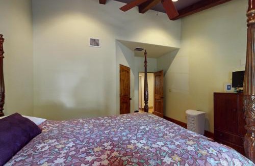 Travis Heights House | Relaxation Gem