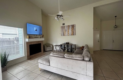 Greater Fondren Southwest House | RELAXATION STATION 3-bedroom house in Houston TO RELAX & ENJOY with WiFi, A/C