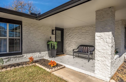 Vance Jackson House | Relaxed Luxury Pet Friendly Home w/Pool & Backyard Lounge in San Antonio, Tx