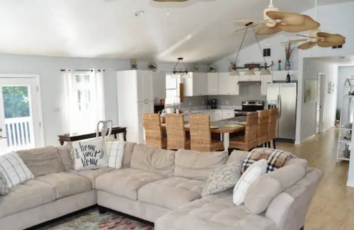 Gautier House | Relaxing 3BR 2BA Waterfront Getaway with Pool & Fishing Pier