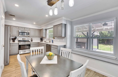 Pflugerville House | Relaxing 4-Bedroom Retreat with Pool & Spa in a Quiet Neighborhood