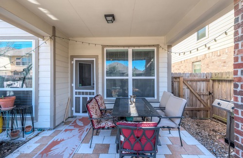 Barker House | Relaxing 5 BR Home perfect for a weekend getaway w/4 king beds