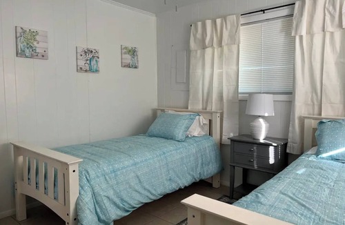 College Station Other | Relaxing Aggieland Acres - Farmhouse close to West Campus/Rellis