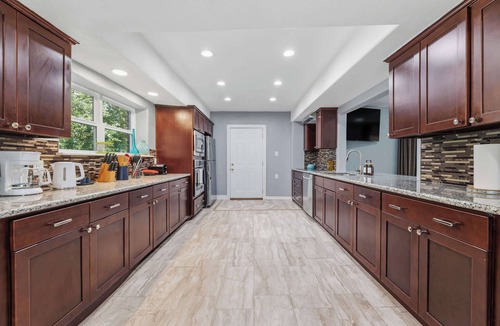 Lakeview  Jefferson County House | Relaxing Getaway with Private Hot Tub 7 Br 4 bath