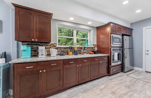 Lakeview  Jefferson County House | Relaxing Getaway with Private Hot Tub 7 Br 4 bath