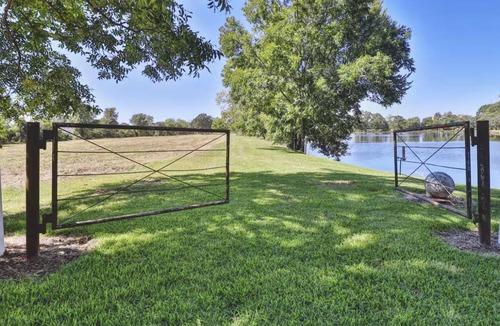 Genoa House | Relaxing Lake House Retreat on 12 Acres