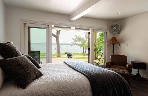 McNeil Apartment | Relaxing Lake Travis waterfront apartment with boat launch