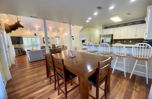 Hillister House | Relaxing Lakefront Getaway Near Houston with Private Dock and Porch Views!