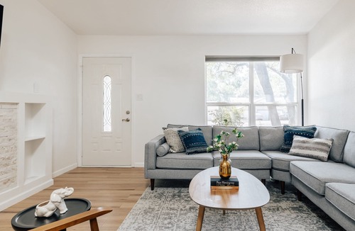 McNeil House | Relaxing, Luxury, All New - 10mins to Domain, 15mins to Downtown