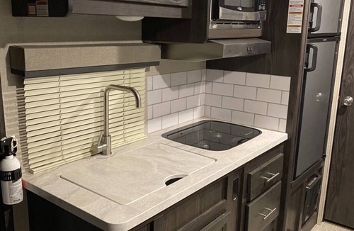 Hurst Apartment | Relaxing Night Stay Near DFW Airport (RV Rental with Delivery & Pick Up Only)