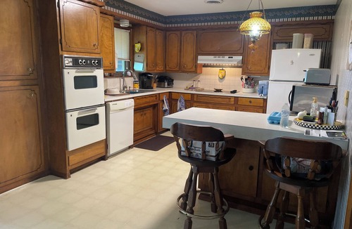 McAlester House | Relaxing peaceful 3 bed 2 bth waterfront house Boat ramp and swim beach 1/4 mile