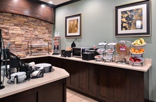 Wichita Falls Apartment | Relaxing Retreat Near Castaway Cove Water Park! Fitness Center + Free Parking