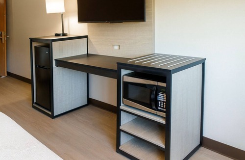 Van Buren Hotel | Relaxing Room Inn Room Near Interstate 40 and Close to Downtown