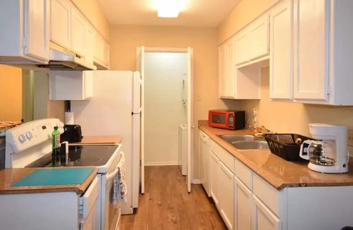 Fort Worth Apartment | Remodeled Condo, 2 Bed 1 Bath in a 4-Plex with Assigned Parking and W/D